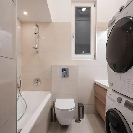 3 Bedroom Classical Apartment With A Modern Touch 2Unit Budapest Exterior photo