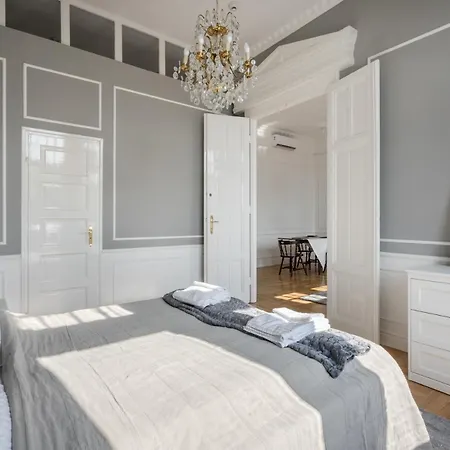 3 Bedroom Classical Apartment With A Modern Touch 2Unit Budapest Exterior photo